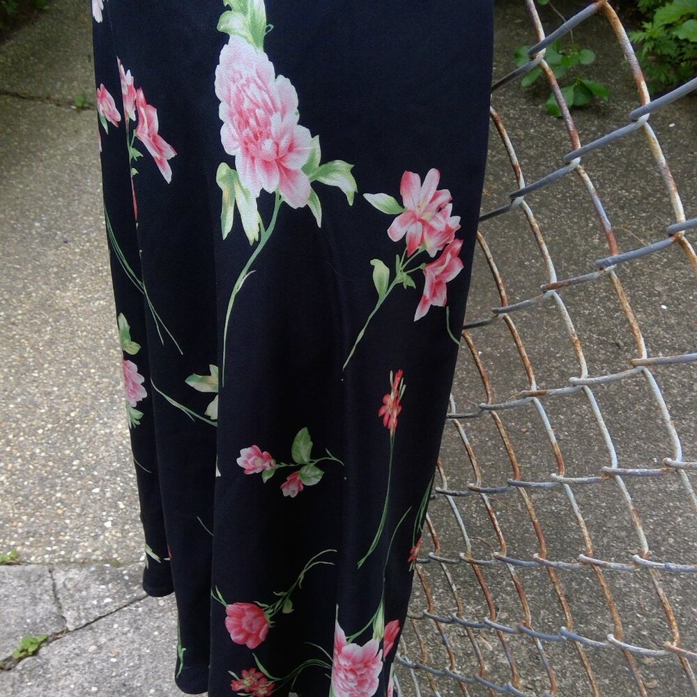 Evan Picone Black 100% Silk Knee Length Skirt with Floral Design Size 14 NWT